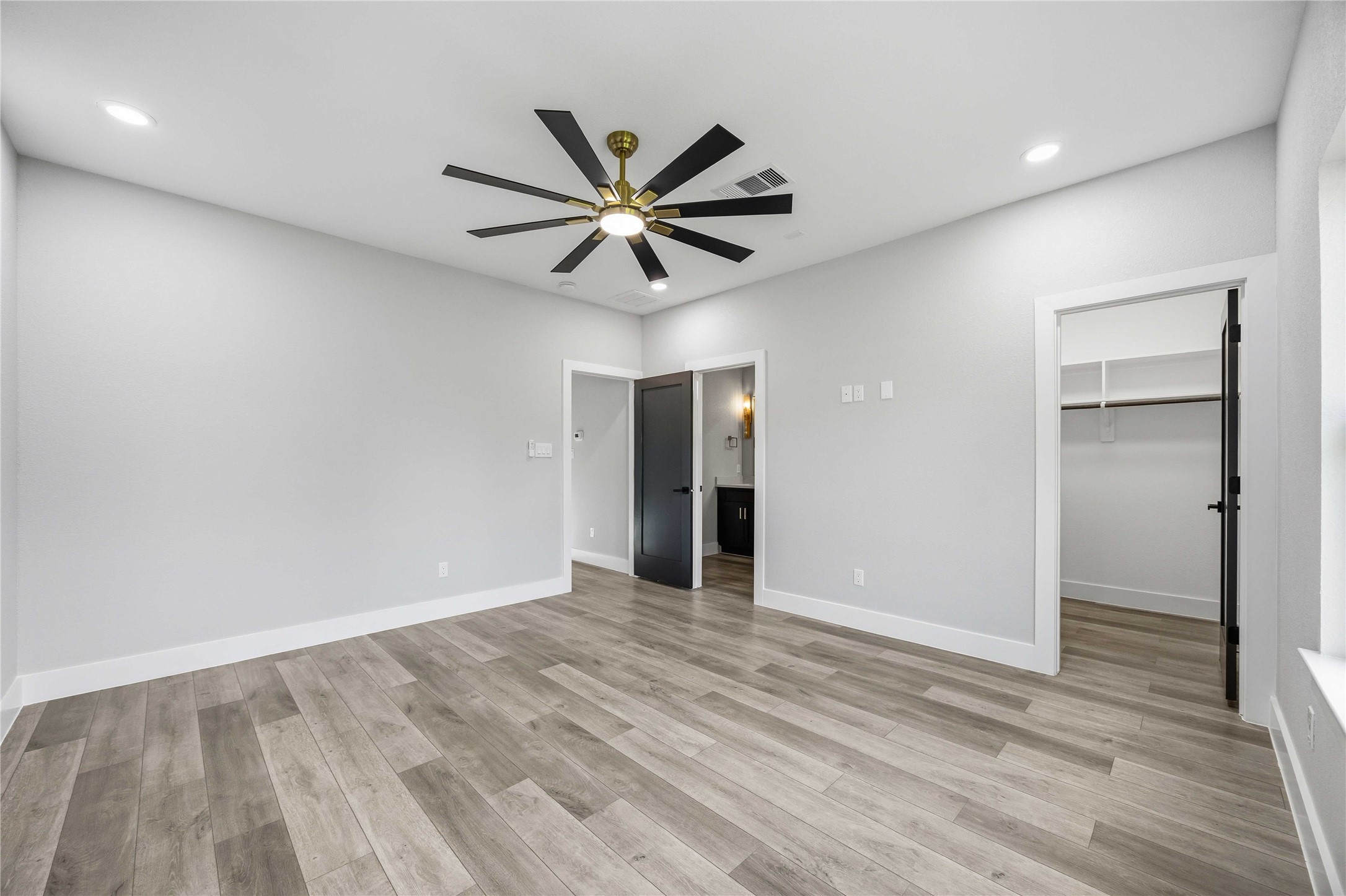 5326 Ridgeway Drive Houston, TX 77033 - Photo 15 of 31 Gallery Image 15