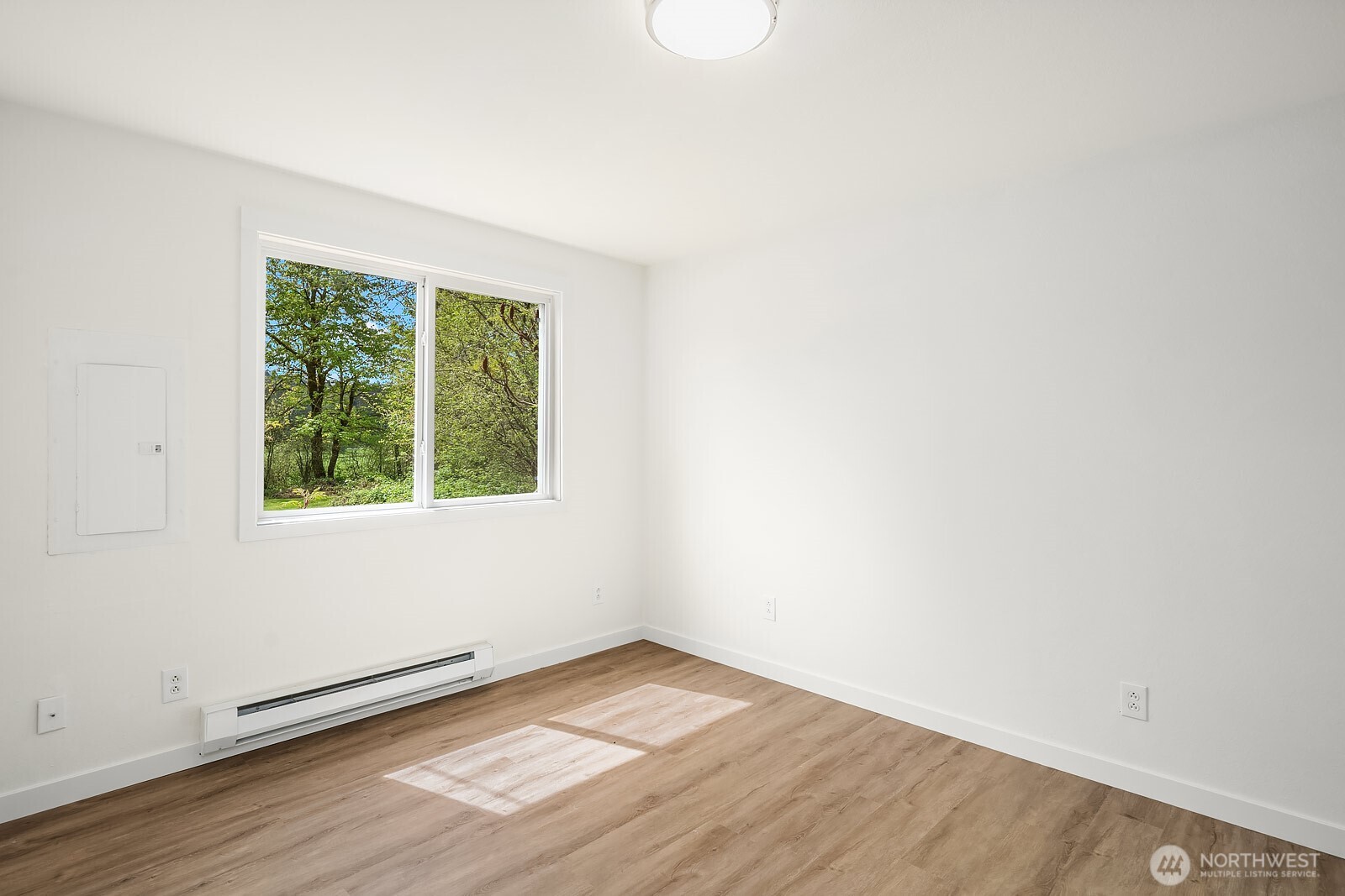 21610 Southeast May Valley Road Issaquah, WA 98027 - Photo 17 of 24