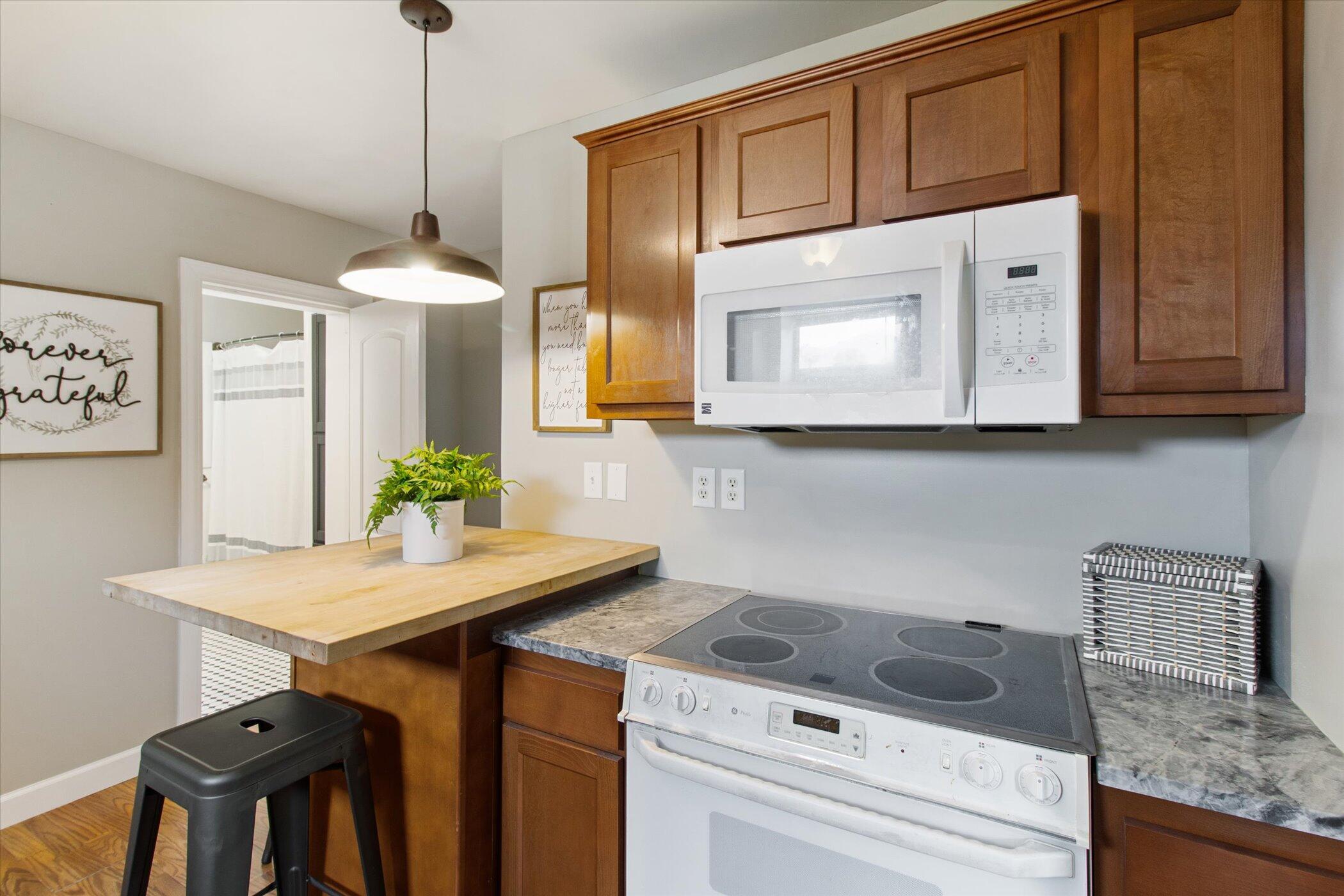 2654 South Patterson Road Wayland, MI 49348 - Photo 13 of 39 Kitchen