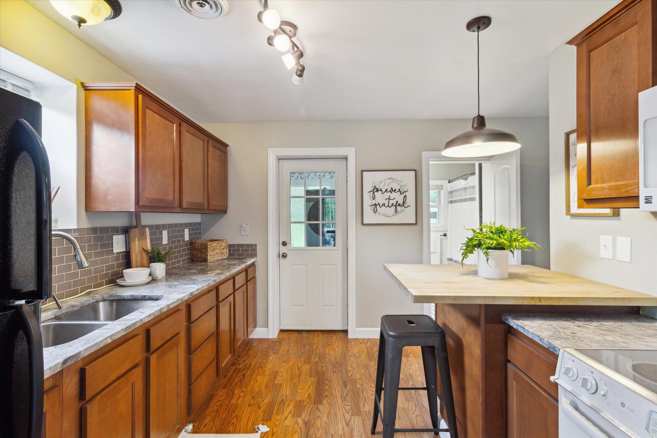 2654 South Patterson Road Wayland, MI 49348 - Photo 15 of 39 Kitchen
