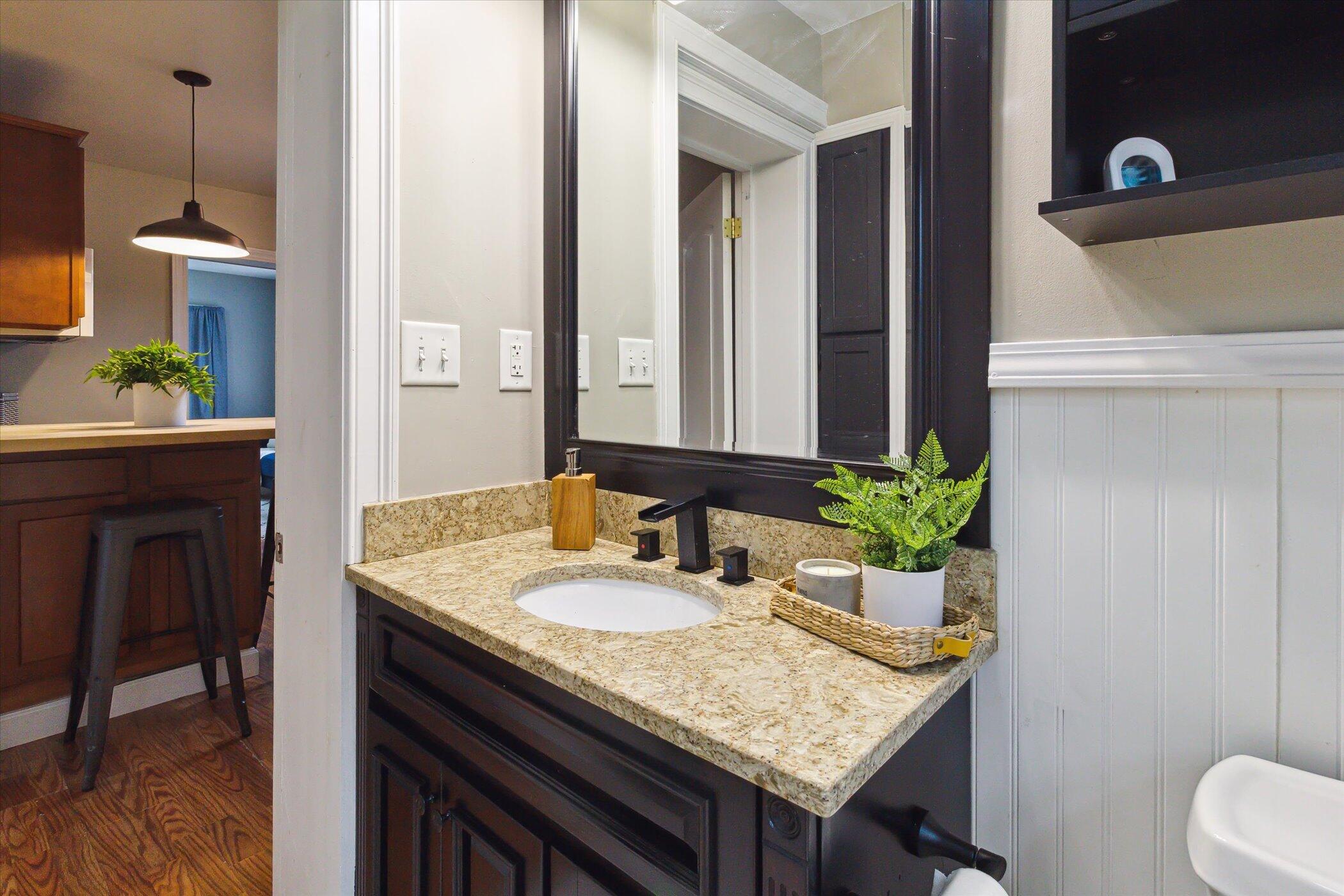 2654 South Patterson Road Wayland, MI 49348 - Photo 18 of 39 Bathroom
