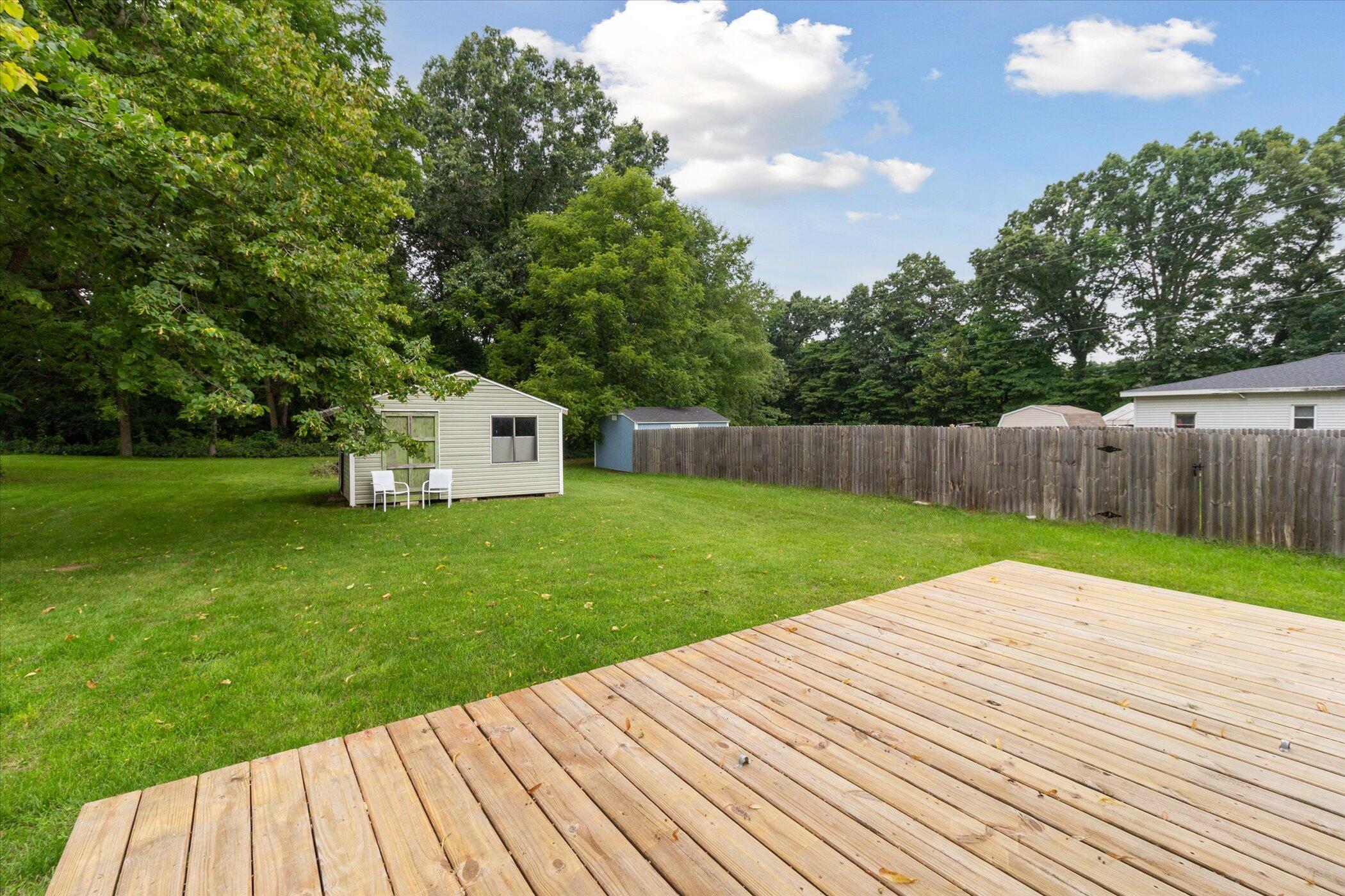 2654 South Patterson Road Wayland, MI 49348 - Photo 27 of 39 Rear Deck