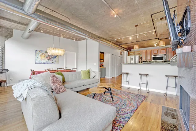 $2,750 | 1111 West 15th Street, Unit 224, Chicago, IL 60608