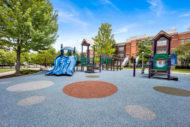 $2,750 | 1111 West 15th Street, Unit 224, Chicago, IL 60608