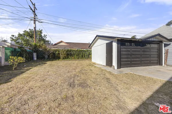 a view of a house