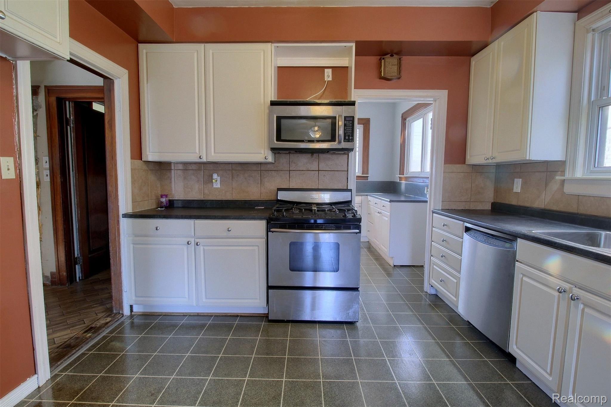 110 Walnut Street River Rouge, MI 48218 - Photo 8 of 32 8-Kitchen.jpg