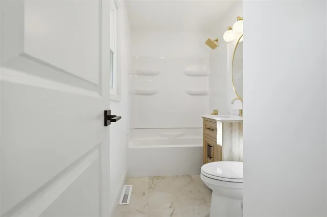 $399,000 | 3009 East Oakland Avenue, Bloomington, IL 61704