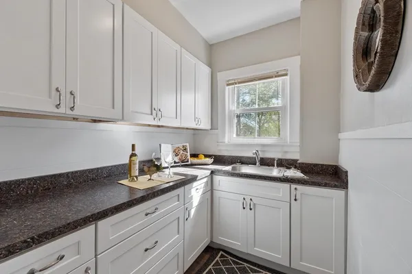$320,000 | 15 R Warren Avenue, Unit 15R, Chelmsford, MA 01824