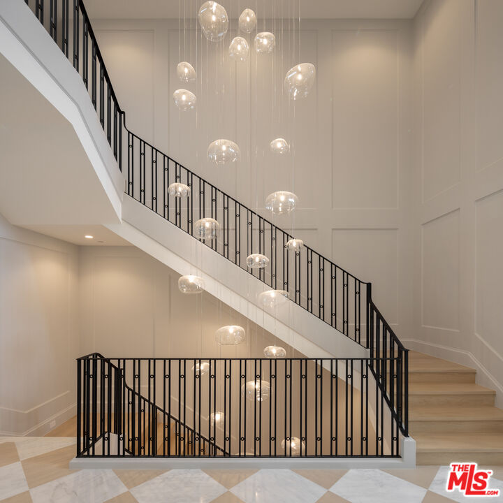 714 Alta Drive Beverly Hills, CA 90210 - Photo 19 of 29 a view of entryway