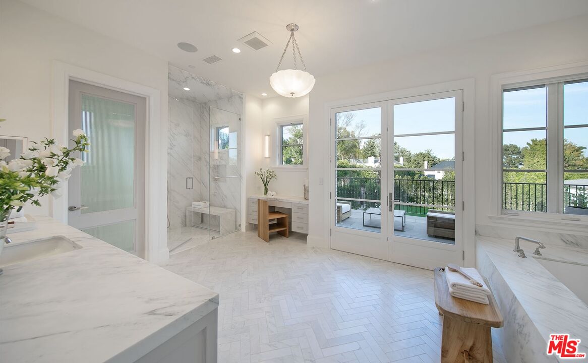 714 Alta Drive Beverly Hills, CA 90210 - Photo 22 of 29 a view of livingroom with furniture