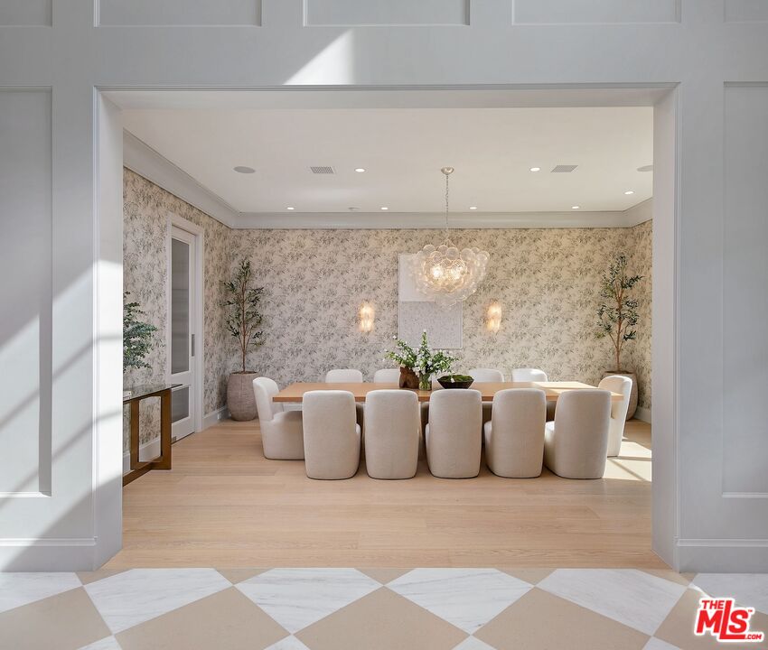 714 Alta Drive Beverly Hills, CA 90210 - Photo 10 of 29 a living room with a couch and a potted plant