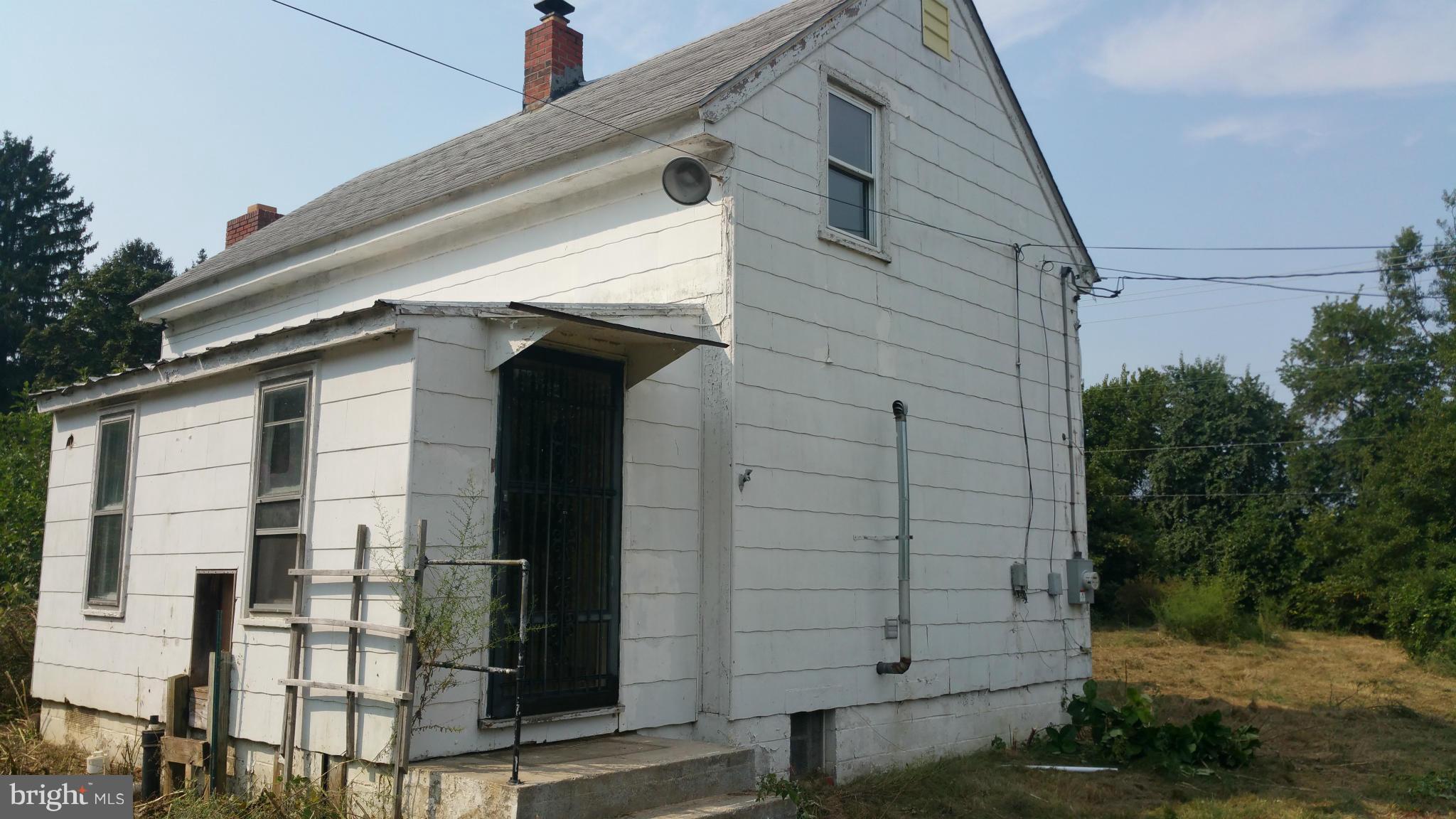 Exterior (Rear)