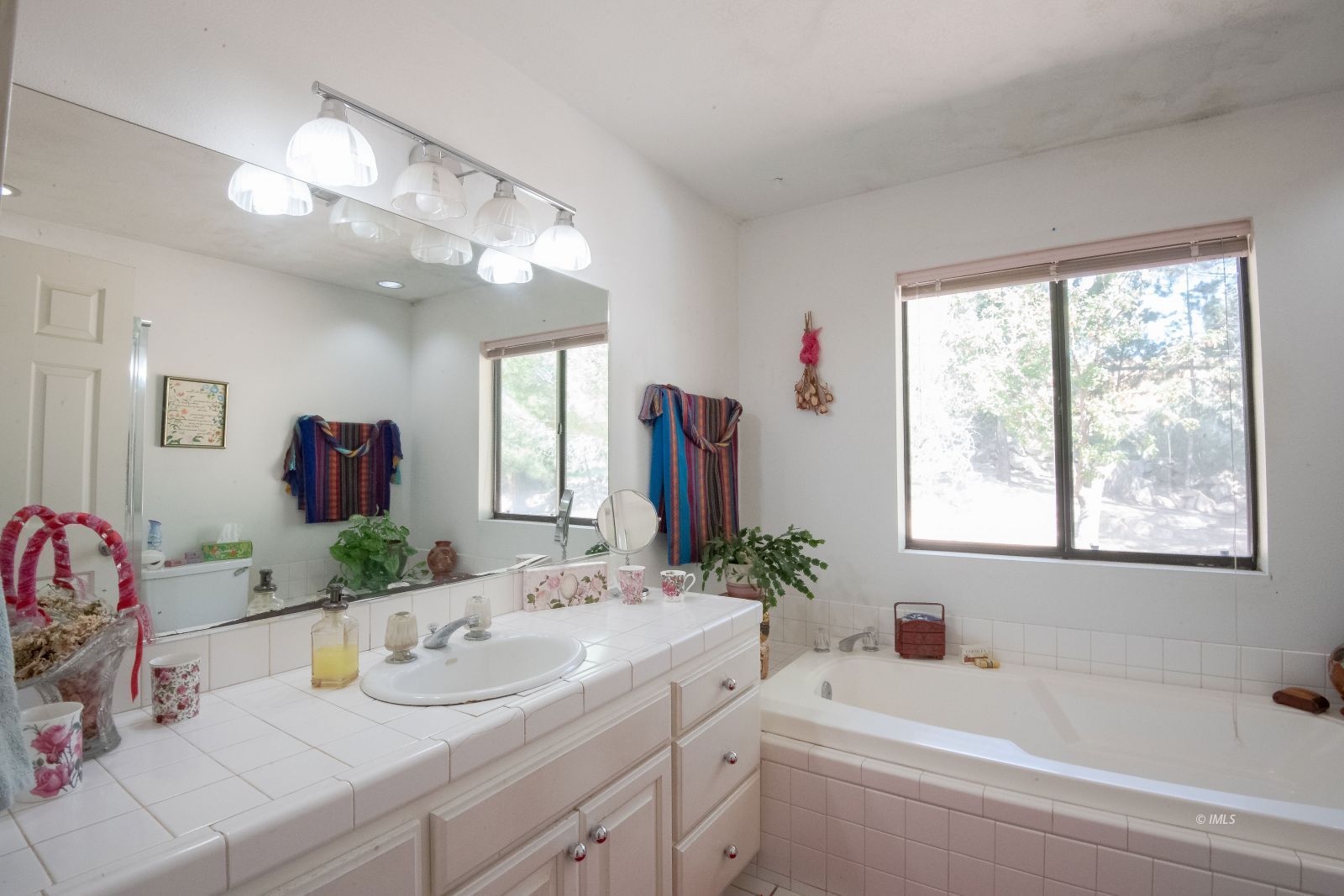 133 Summit Road Bishop, CA 93514 - Photo 14 of 21 Bath room