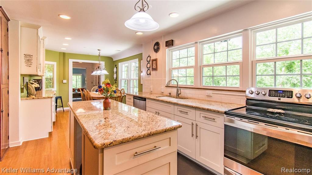 24675 Farmington Road Farmington, MI 48336 - Photo 8 of 23