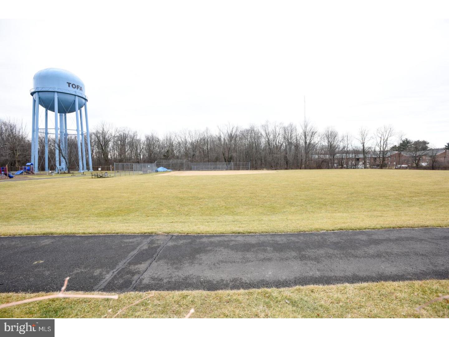 273 Cardiff Road Fairless Hills, PA 19030 - Photo 23 of 25 Back Yard