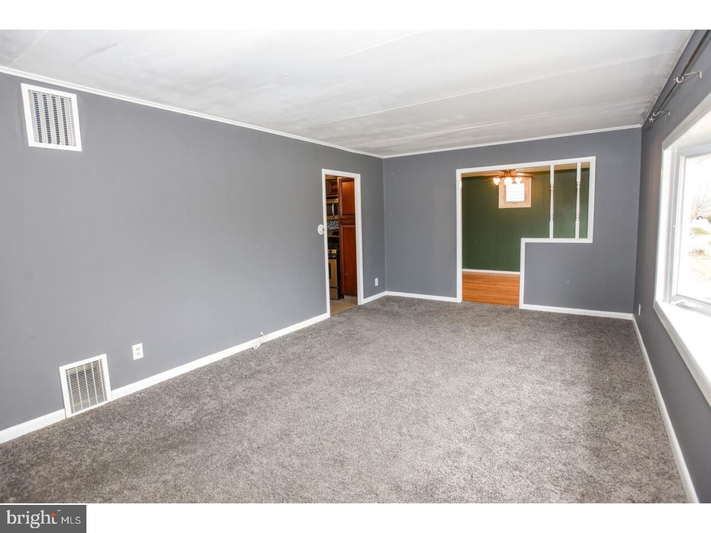 273 Cardiff Road Fairless Hills, PA 19030 - Photo 6 of 25 Living Room
