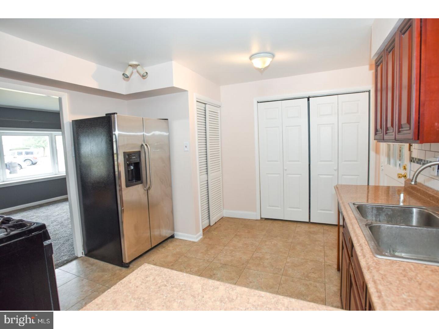 273 Cardiff Road Fairless Hills, PA 19030 - Photo 9 of 25 Kitchen