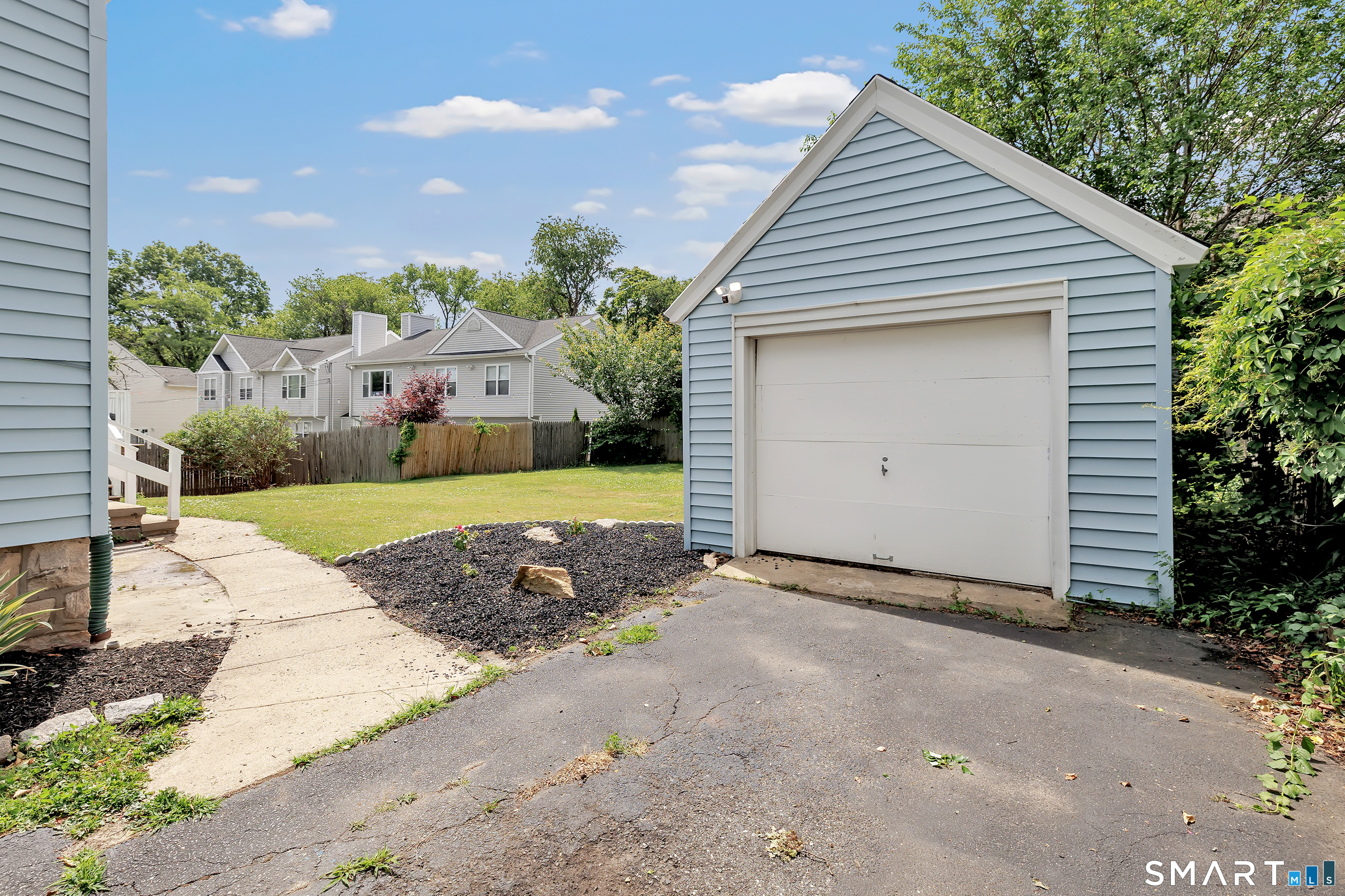 83 Stonybrook Road Stratford, CT 06614 - Photo 32 of 38