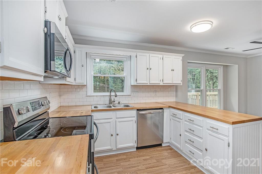 3517 Rosedown Drive Matthews, NC 28105 - Photo 12 of 28 a kitchen that has a sink and a stove in it