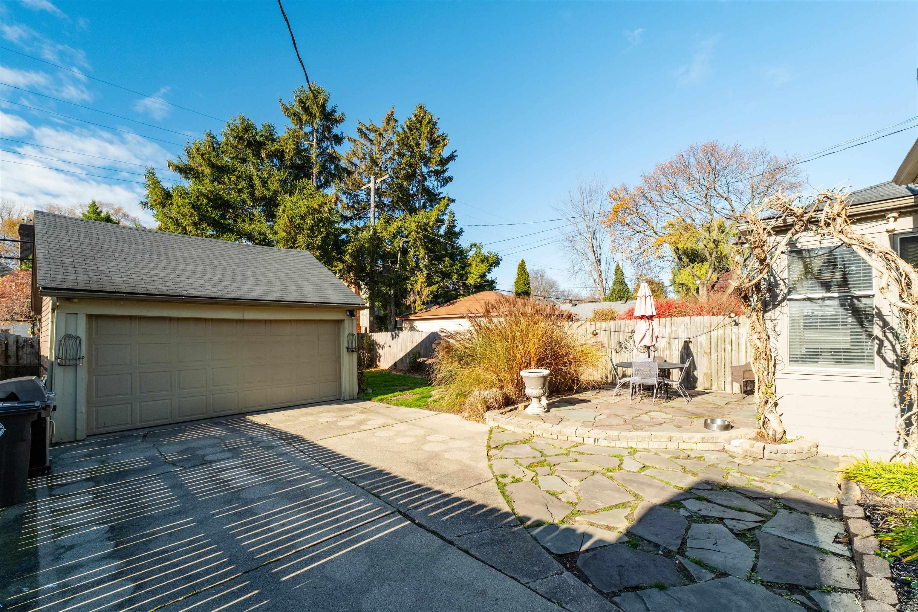 341 McMillan Road Grosse Pointe, MI 48236 - Photo 5 of 38 50194590-2fb63ffc-ca7a-4a27-b2fa-35f7438fb0fc.JPG