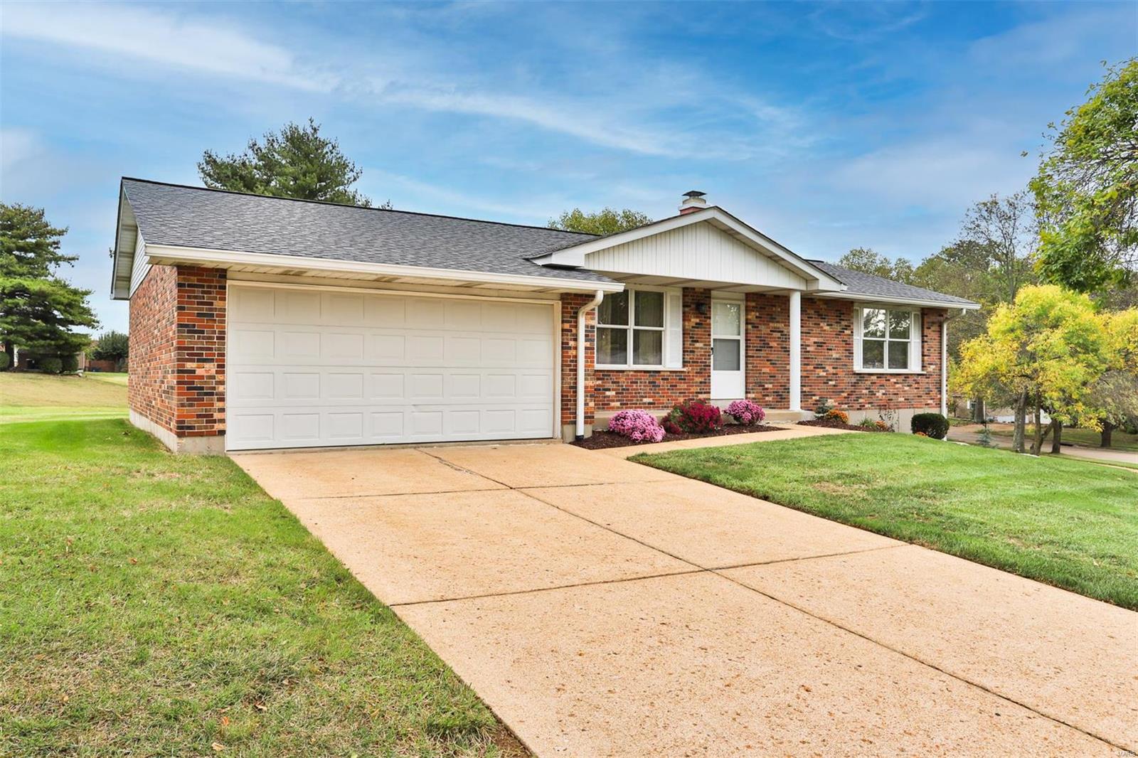 6416 Farmcrest Road St. Louis, MO 63129 - Photo 2 of 35 Gallery Image 2