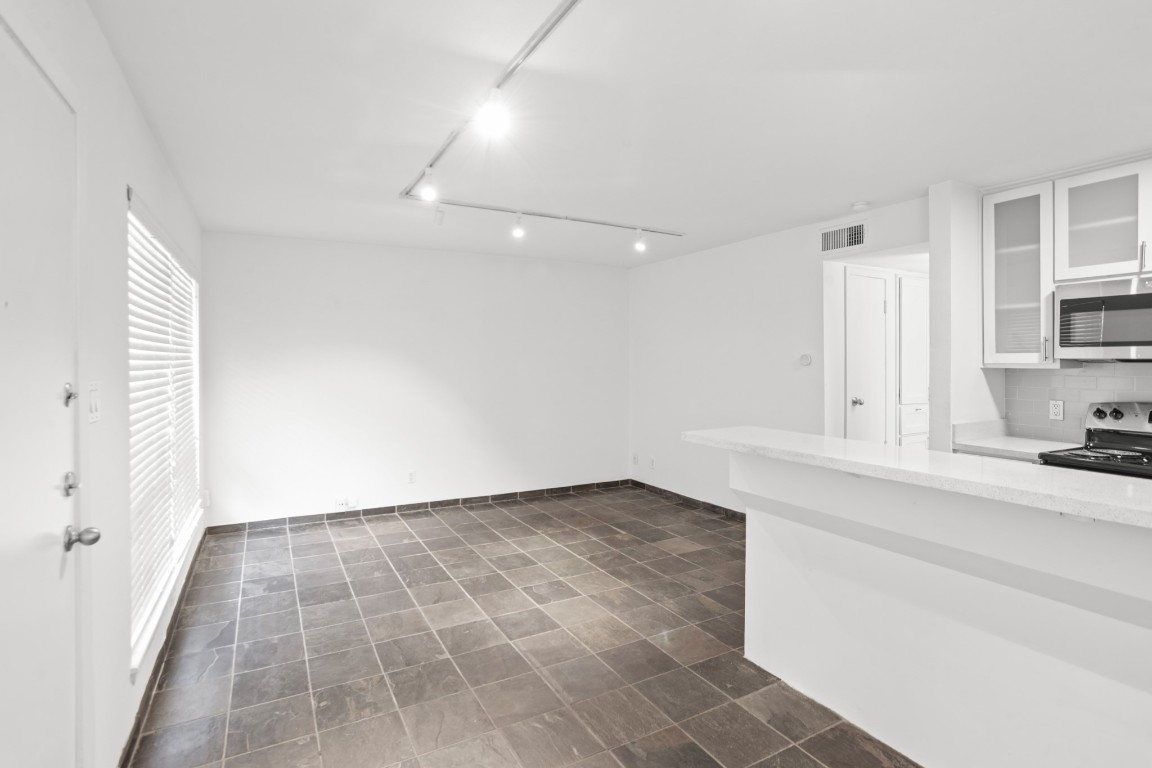3602 Garrott Street, Unit 7 Houston, TX 77006 - Photo 18 of 34