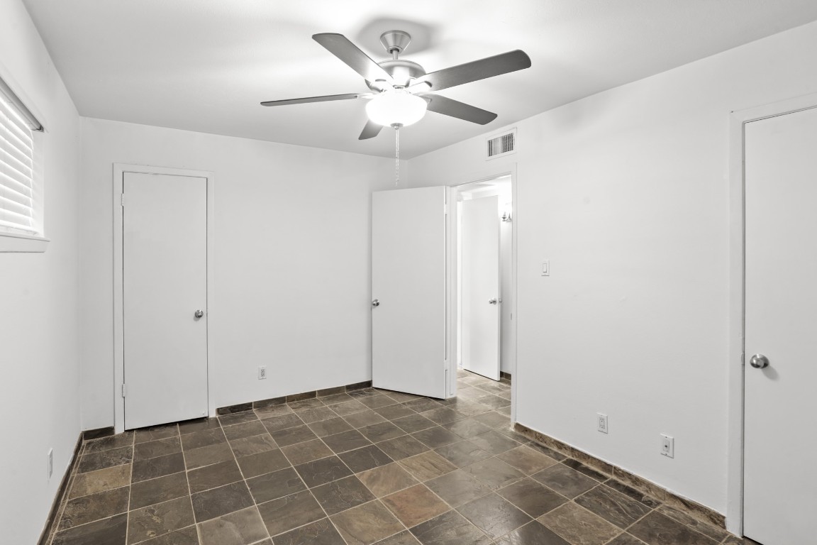 3602 Garrott Street, Unit 7 Houston, TX 77006 - Photo 22 of 34 The bedroom has two large walk in closets.