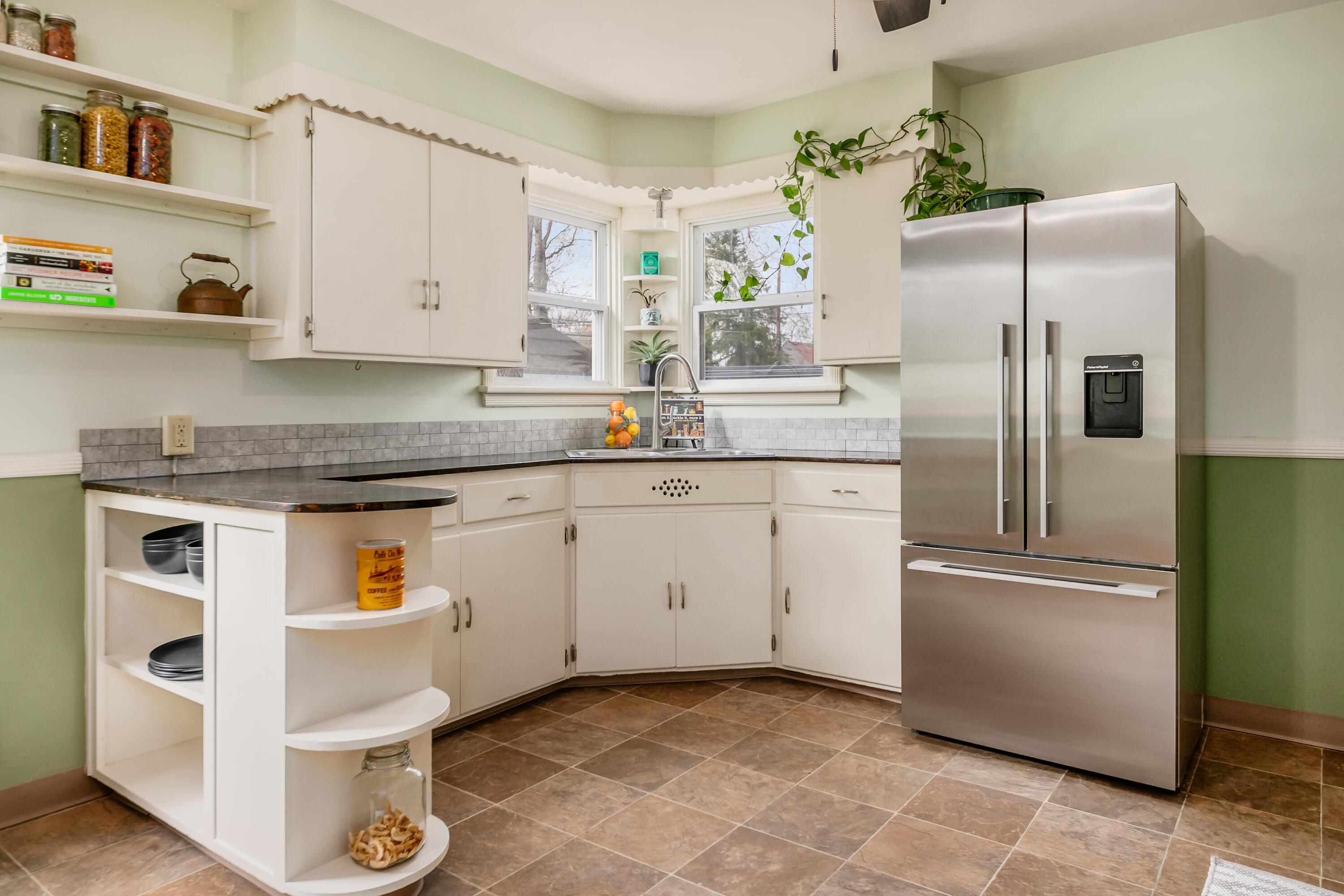 119 South James Road Columbus, OH 43213 - Photo 22 of 54 So fresh and so clean!