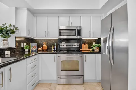 $649,000 | 403 South Sapodilla Avenue, Unit 307, West Palm Beach, FL 33401