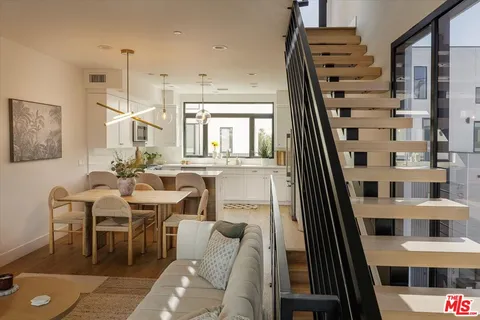 $895,000 | 11310 Victory Boulevard, North Hollywood, CA 91606
