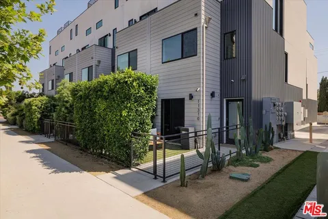 $895,000 | 11310 Victory Boulevard, North Hollywood, CA 91606
