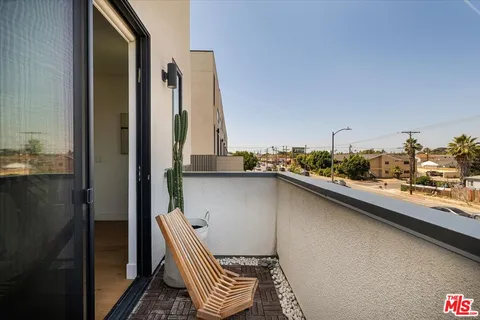 $895,000 | 11310 Victory Boulevard, North Hollywood, CA 91606