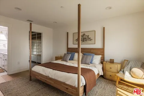 $895,000 | 11310 Victory Boulevard, North Hollywood, CA 91606