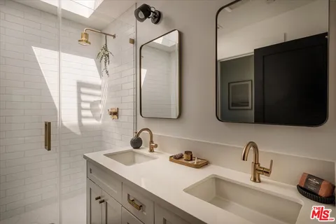 $895,000 | 11310 Victory Boulevard, North Hollywood, CA 91606