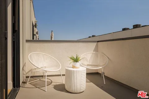 $895,000 | 11310 Victory Boulevard, North Hollywood, CA 91606