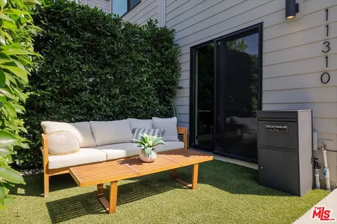 $895,000 | 11310 Victory Boulevard, North Hollywood, CA 91606