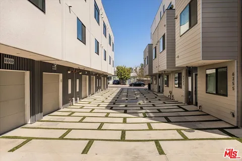 $895,000 | 11310 Victory Boulevard, North Hollywood, CA 91606