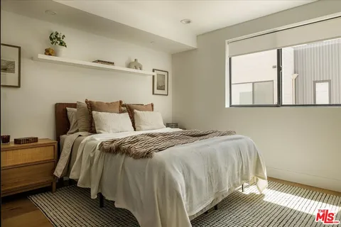 $895,000 | 11310 Victory Boulevard, North Hollywood, CA 91606