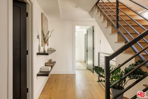$895,000 | 11310 Victory Boulevard, North Hollywood, CA 91606