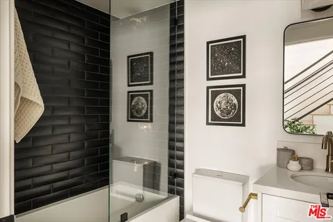 $895,000 | 11310 Victory Boulevard, North Hollywood, CA 91606