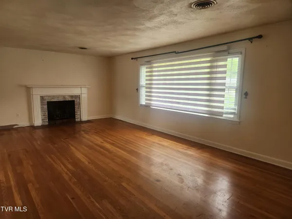 $294,900 | 321 Valley Drive, Bristol, VA 24201