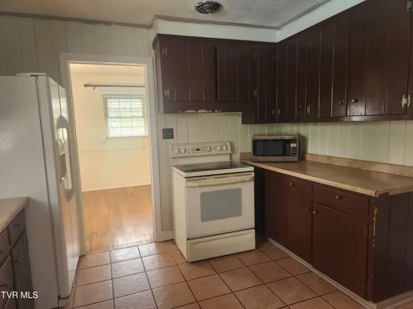 $294,900 | 321 Valley Drive, Bristol, VA 24201