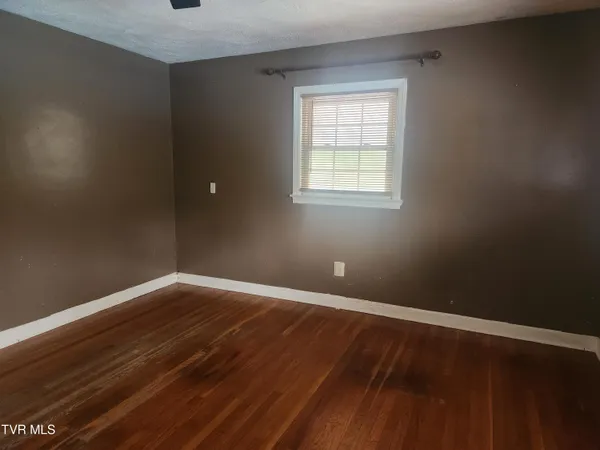 $294,900 | 321 Valley Drive, Bristol, VA 24201