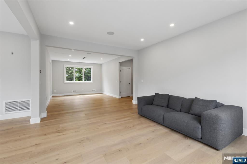 34 Merrifield Way Cresskill, NJ 07626 - Photo 7 of 48