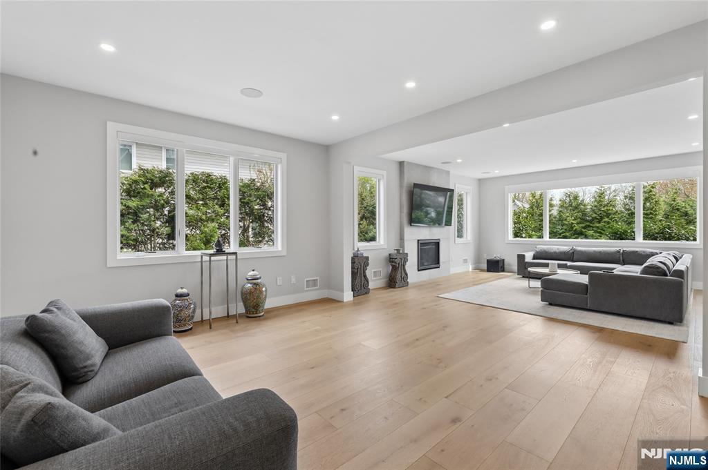 34 Merrifield Way Cresskill, NJ 07626 - Photo 9 of 48