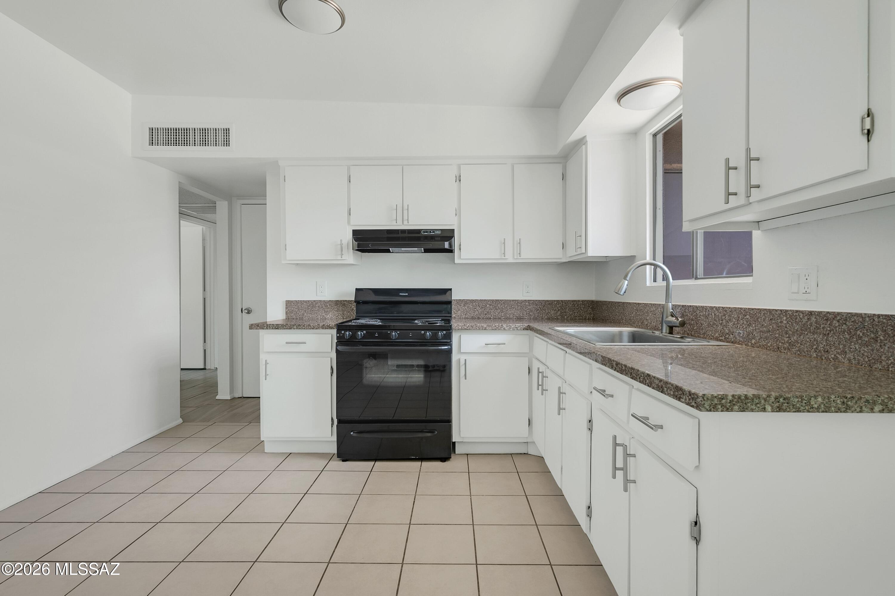 6951 East Golf Links Road Tucson, AZ 85730 - Photo 6 of 13 Kitchen