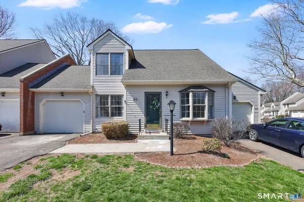 $249,900 | 104 Carriage House, Unit 104, Enfield, CT 06082