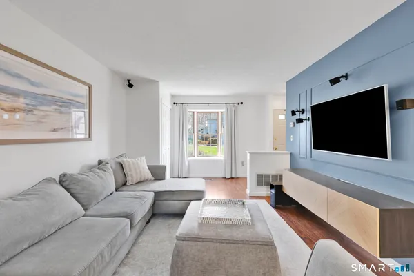 $249,900 | 104 Carriage House, Unit 104, Enfield, CT 06082