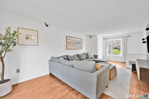 $249,900 | 104 Carriage House, Unit 104, Enfield, CT 06082