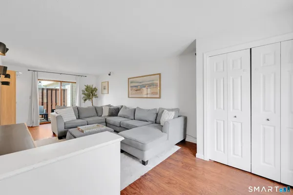 $249,900 | 104 Carriage House, Unit 104, Enfield, CT 06082